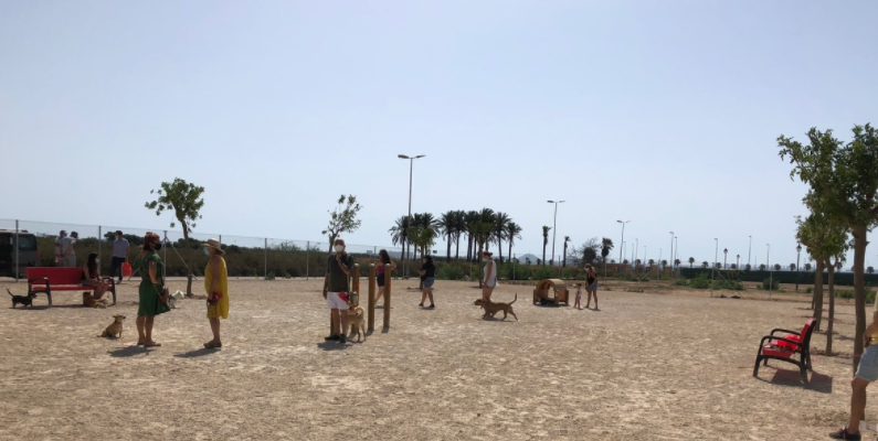 Los Alcázares inaugurates a dog park with quality services for residents with pets